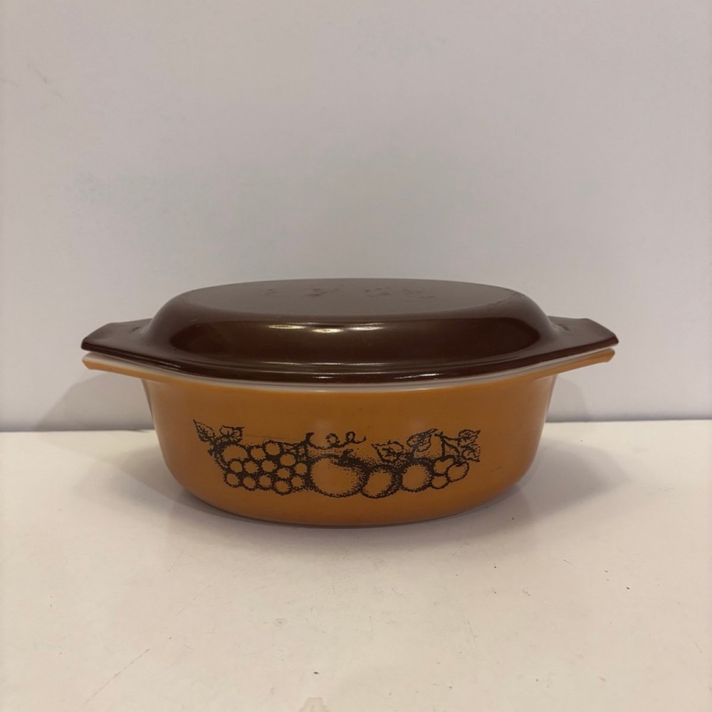 Vintage 1970's Pyrex 043 Old Orchard 1.5 Liter Oval Casserole Dish w Brown Lid